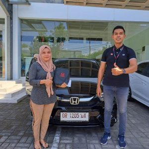Sales consultan di dealer honda mobil lombok